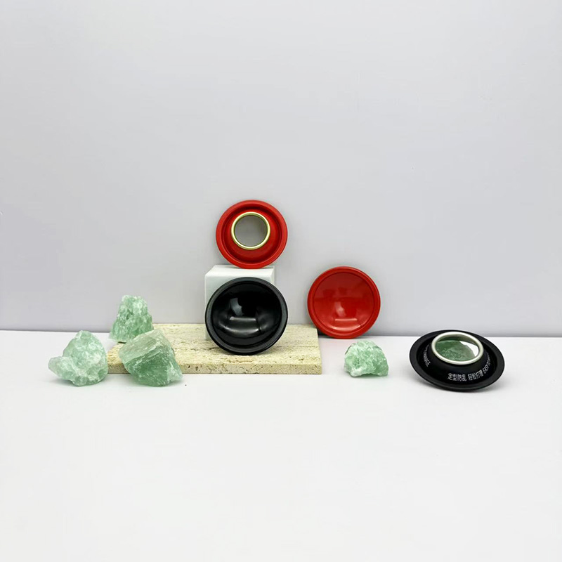 bottom cover for spray can